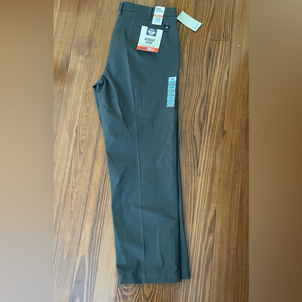 NWT DOCKERS Workday Khaki Classic Fit